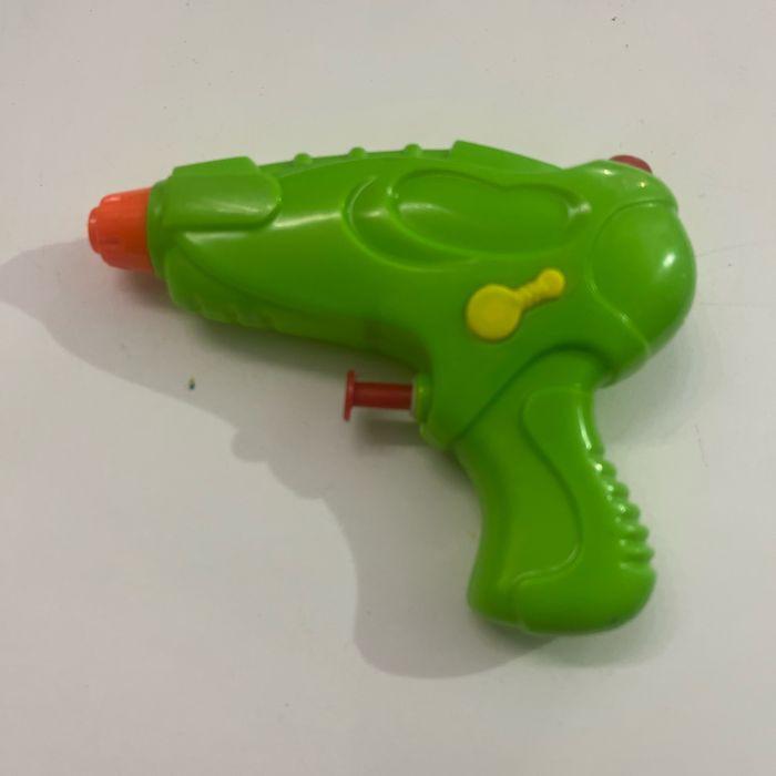 Pistolet à eau vert