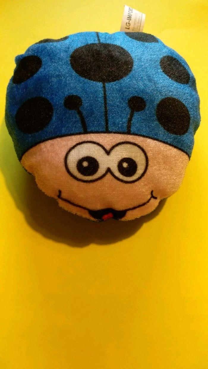 Coccinelle en peluche