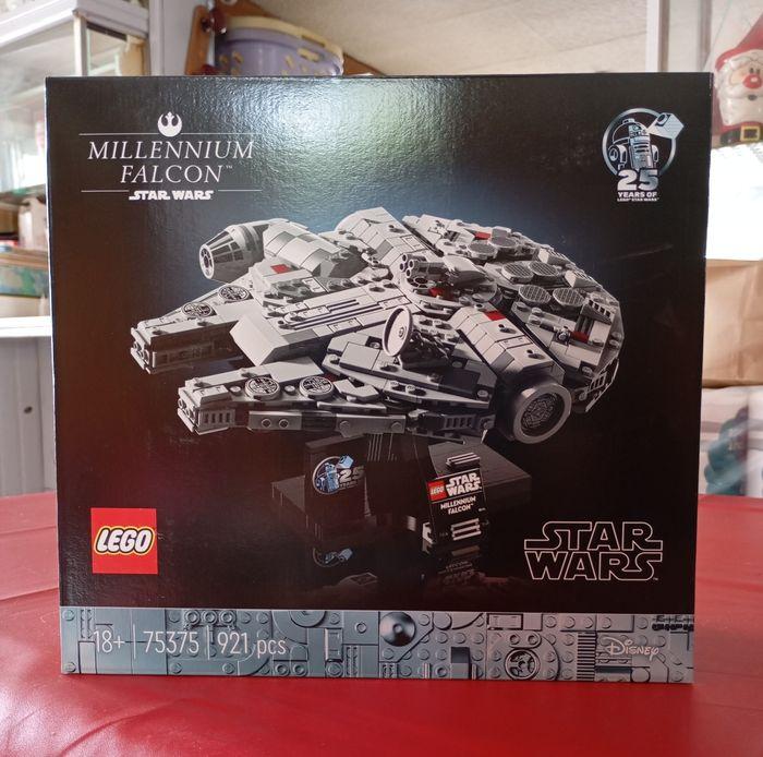 Lego star Wars Disney faucon Millenium