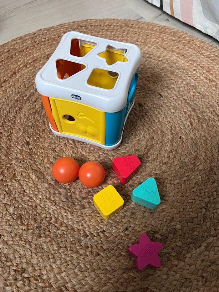 Jeu éveil cube avec formes à encastrer Chicco - photo numéro 2