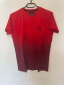 t-shirt rouge