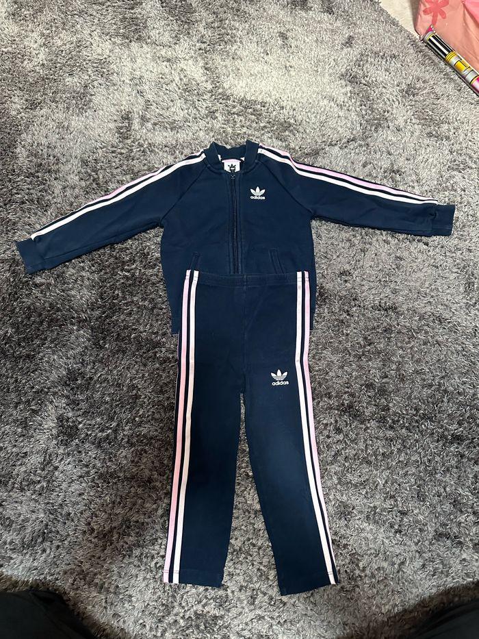 Ensemble adidas gilet + leeging taille 98cm - photo numéro 1