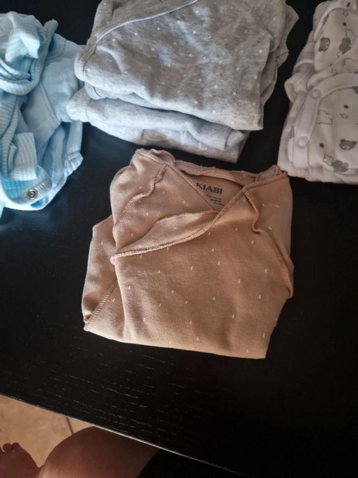 Vend lot de 10 body taille 1 mois manche longue - photo numéro 5