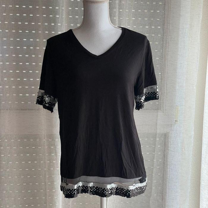 T-shirt noir avec strass en bas et sur les bras - photo numéro 1