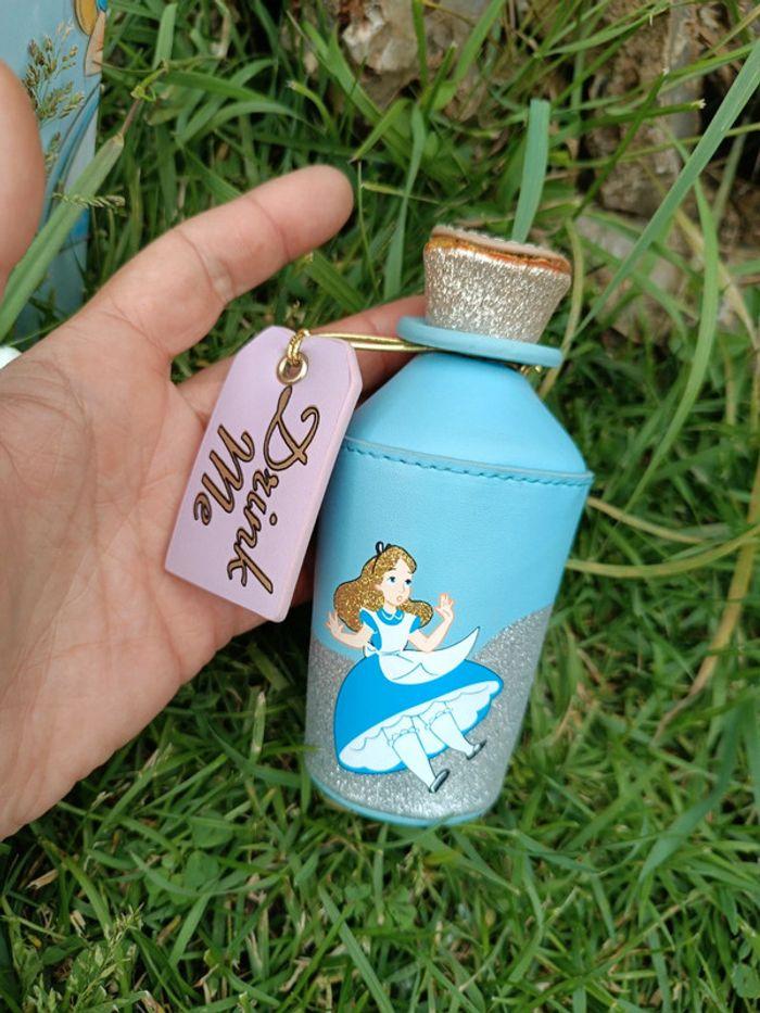 Alice wonderland merveille porte monnaie wallet drink chapeau disney ressort lapin lièvre parfum - photo numéro 9