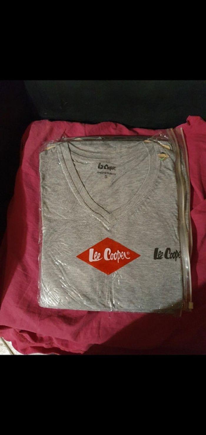 Lot de 2 tee shirt Lee cooper taille s - photo numéro 3