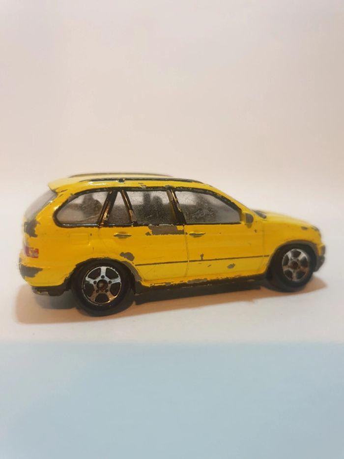 RealToy BMW X5 Jaune - 1/61 - photo numéro 7