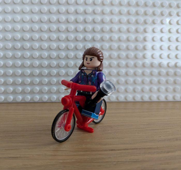 figurine Eleven dans Stranger things style lego