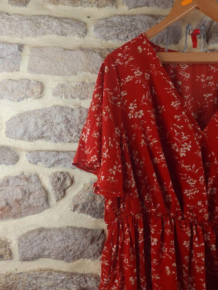 Robe manches courtes col en V rouge et multicolore Femme taille 54 marque Boohoo 🍬 - photo numéro 2