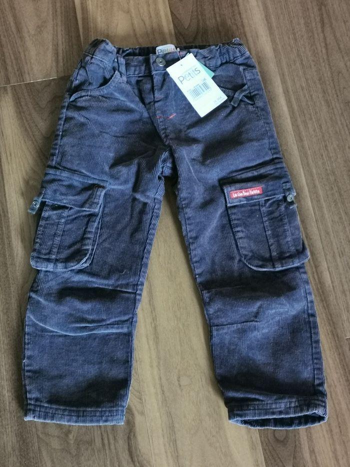 Pantalon velours NEUF - photo numéro 1