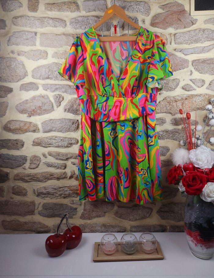 Robe col en V manches courtes multicolore Femme taille 52 marque Boohoo 🍓 - photo numéro 1