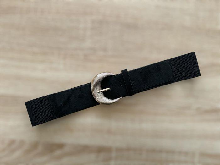 Ceinture élastique noir à boucle dorée - photo numéro 1