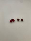 Lot de deux paires de boucle d’oreille rouge