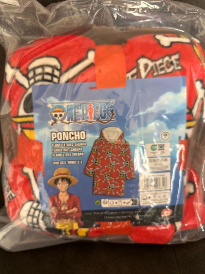 Poncho à capuche One Piece - photo numéro 4