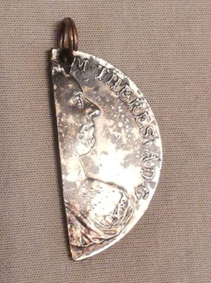 Médaille moitié pièce thaler maria theresia - photo numéro 1