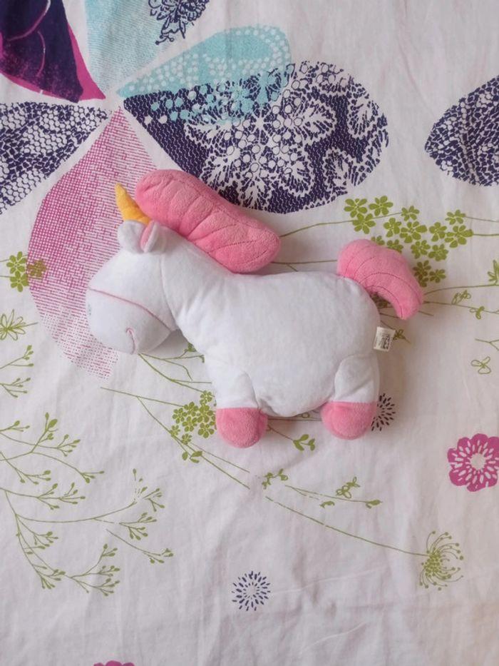 Peluche coussin licorne de moi moche et méchant 3 - photo numéro 2