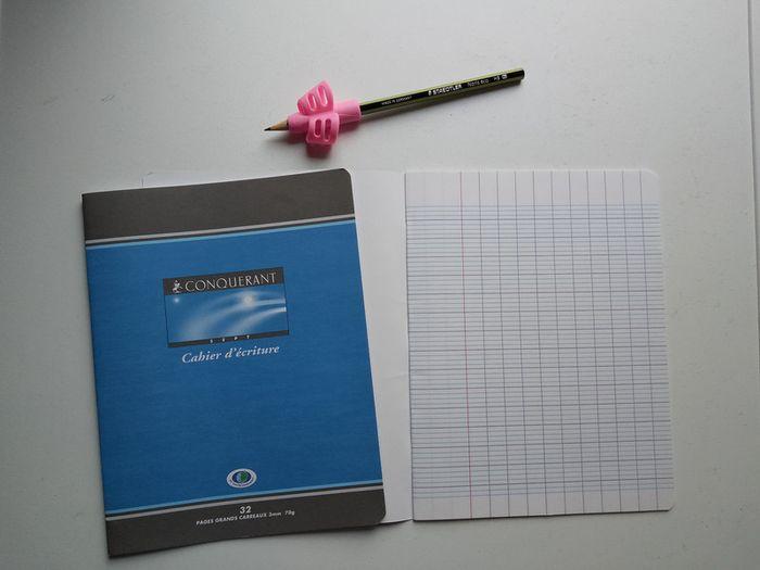 Lot 2 cahier d'écriture + guide doigt - photo numéro 1