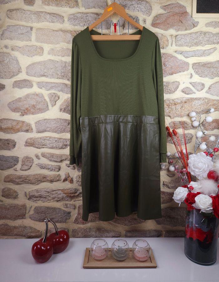 Robe bi matière vert militaire Femme taille 54 marque Boohoo 🍬 - photo numéro 1