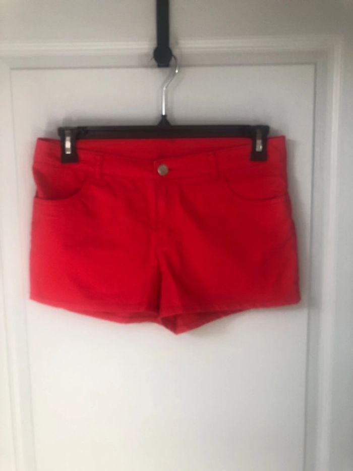 Short rouge hm taille40 - photo numéro 1