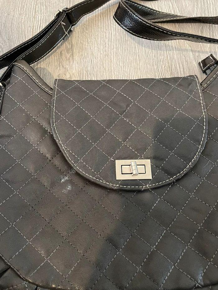 Sac à main gris et noir à bandoulière effet matelassé - photo numéro 2