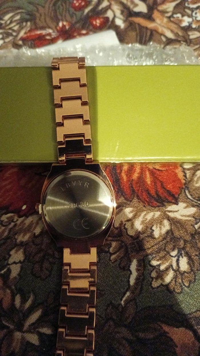 Montre pour femme - photo numéro 2