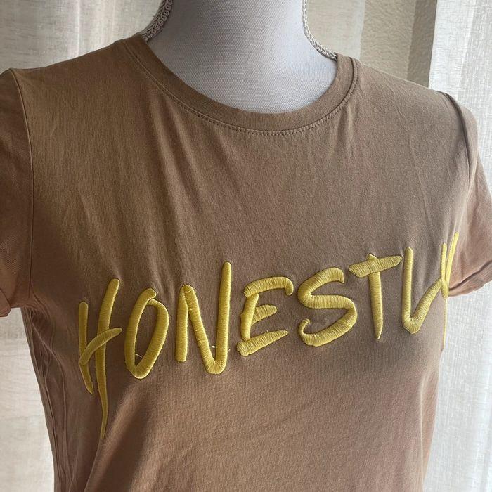 T-shirt beige « Honestly » - photo numéro 2