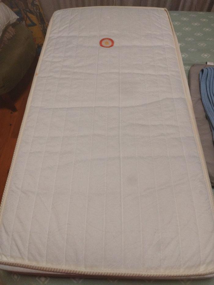 A vendre matelas lit bébé - photo numéro 1