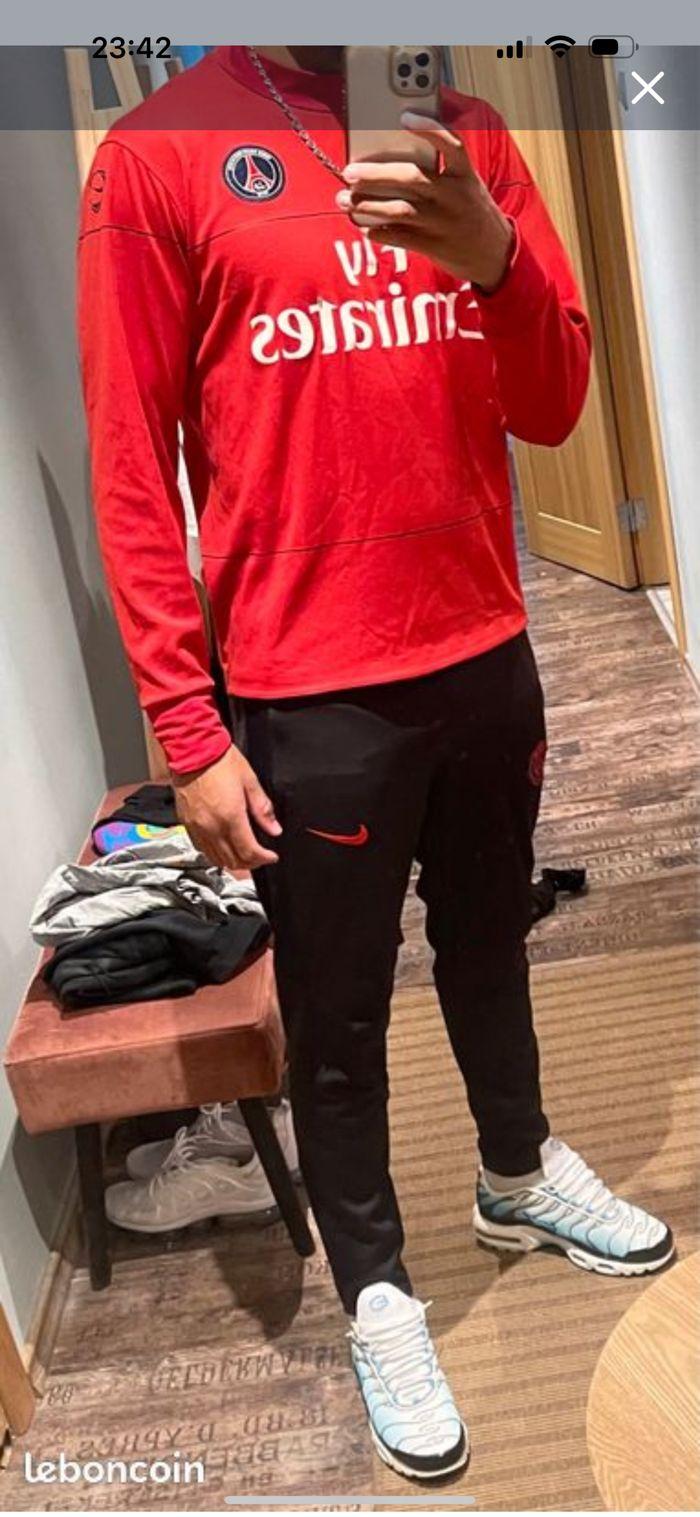 Survêtement Nike PSG taille M pour 60€ - photo numéro 1