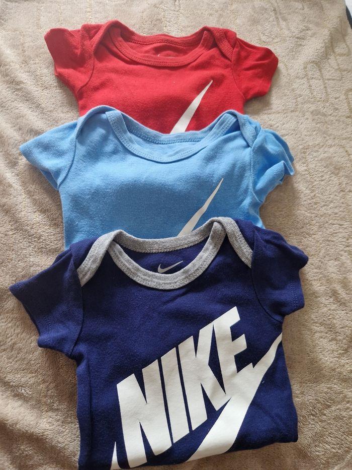 Lot de bodys Nike