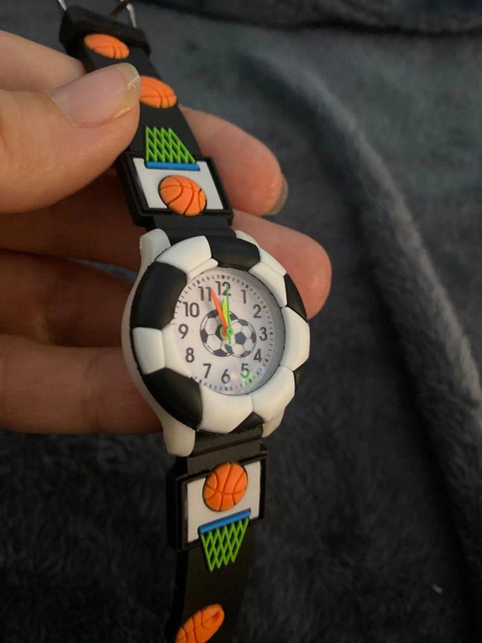 Montre enfant foot neuve - photo numéro 3