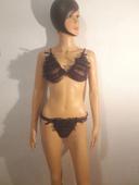 Soutien-gorge fantaisie dentelles froufrou violet prune taille M-L