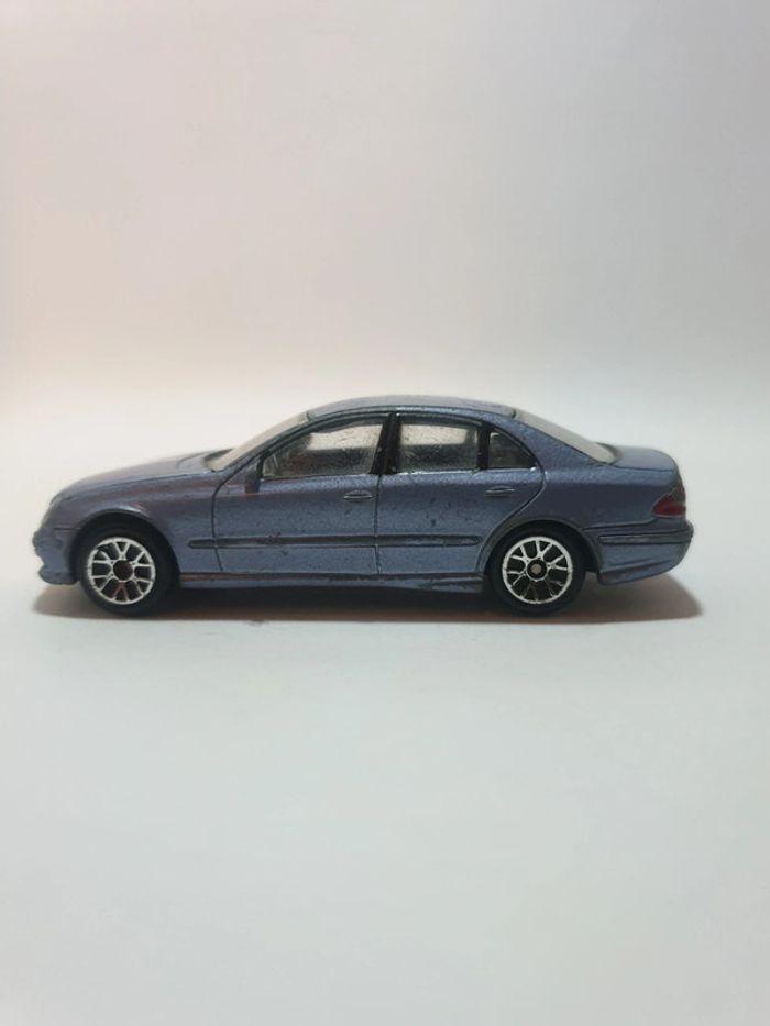 RealToy Mercedes Benz Classe E 55 AMG Bleu Argent - 1/61 - photo numéro 11