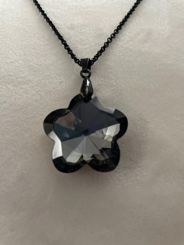 Chaîne noire avec pendentif réversible noir/argenté - photo numéro 4