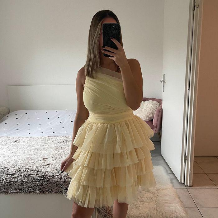 Robe jaune tulle