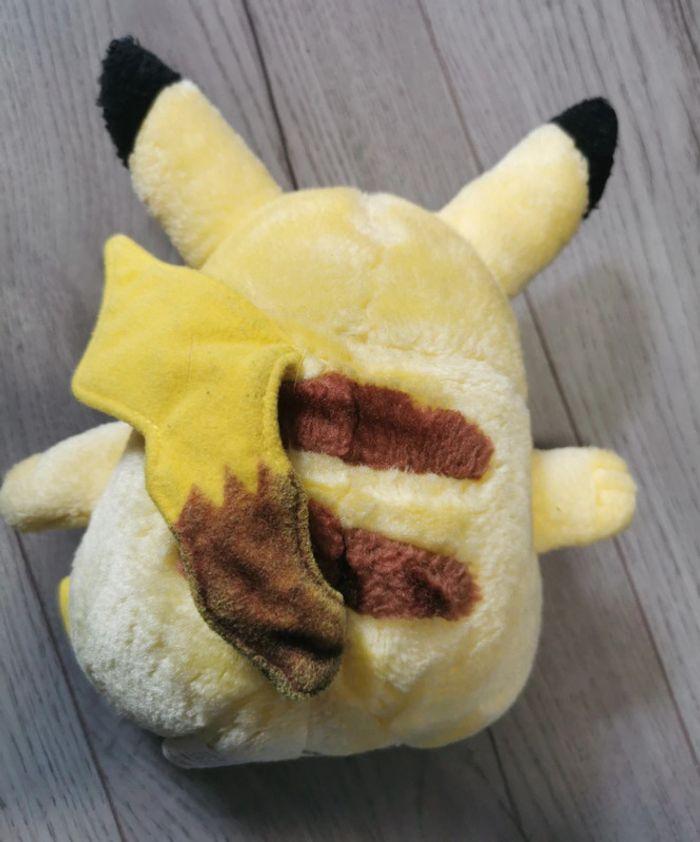 Peluche pokemon Pikachu Nintendo - photo numéro 2