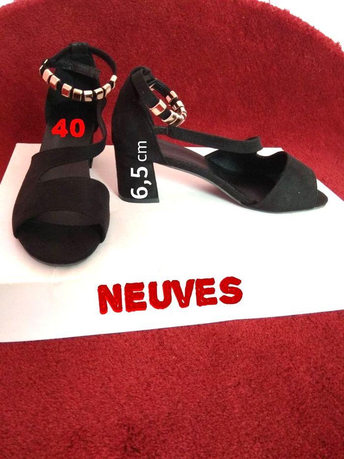 Chaussures neuves noires sandales t : 40 - photo numéro 1