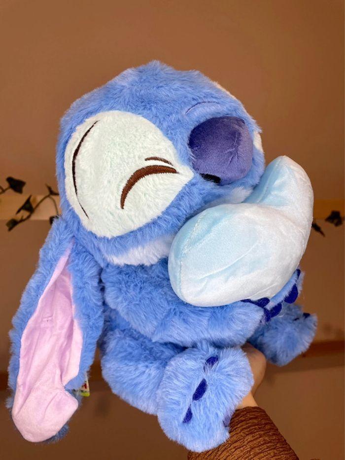 Peluche Disney Stitch avec un Coeur 🩵 - photo numéro 7