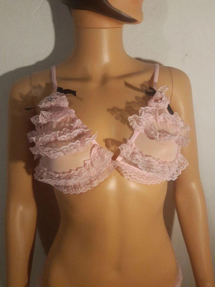 Soutien-gorge fantaisie dentelles et froufrou rose clair taille M - L - photo numéro 3