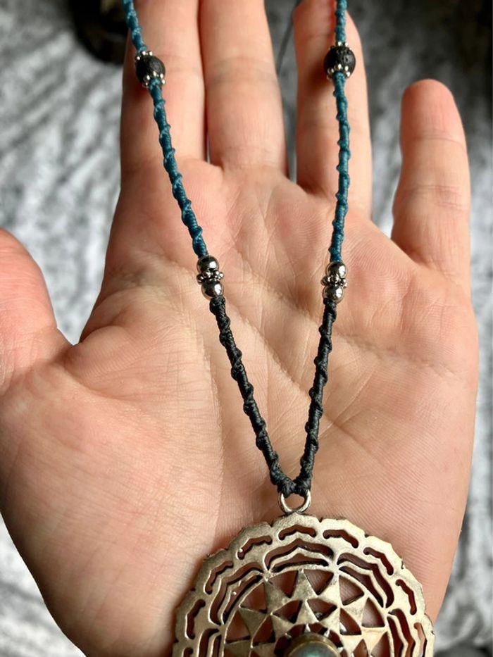 Collier sautoir mandala en macramé avec pierre de Labradorite - photo numéro 4