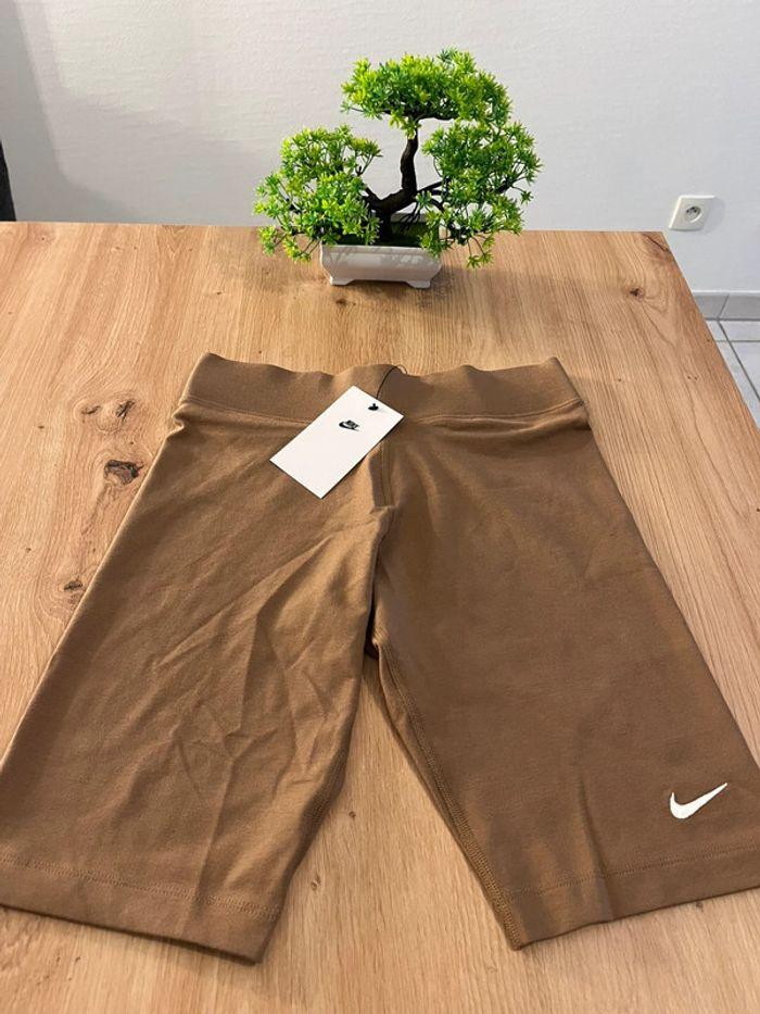 Short cycliste Nike neuf - photo numéro 1