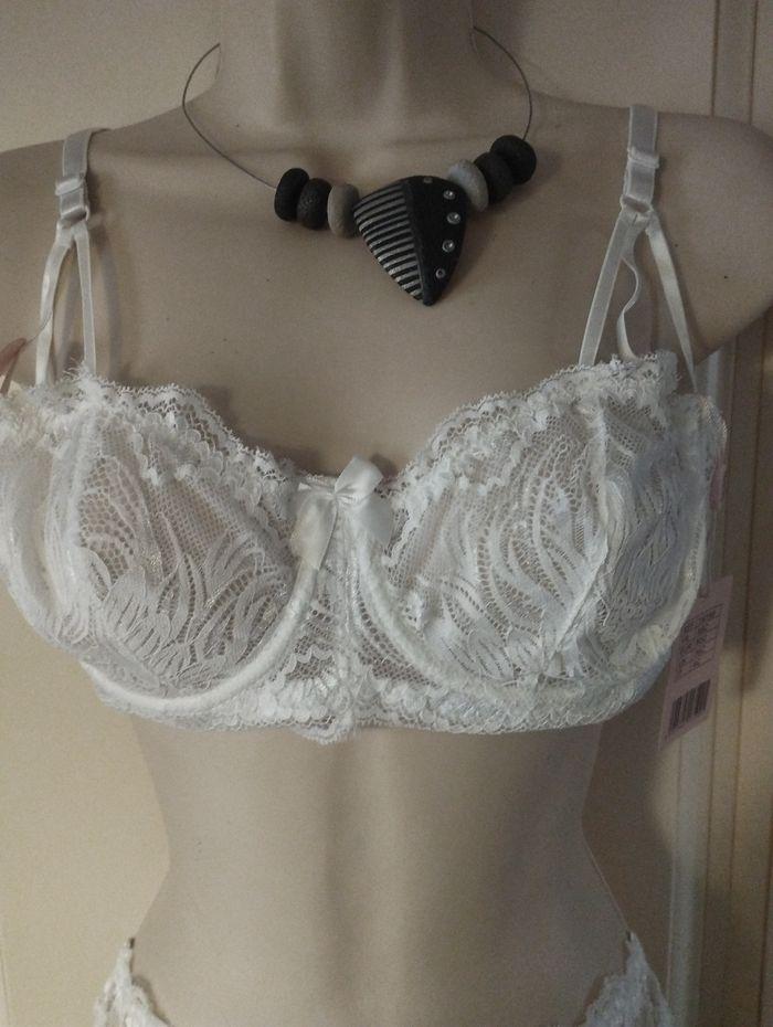 Ensemble de lingerie neuf ivoire 95C et L pour le tanga. Avec armatures sans rembourrage - photo numéro 2