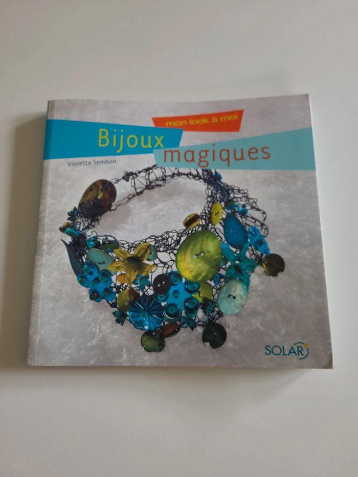 Livre bijoux magiques - photo numéro 1