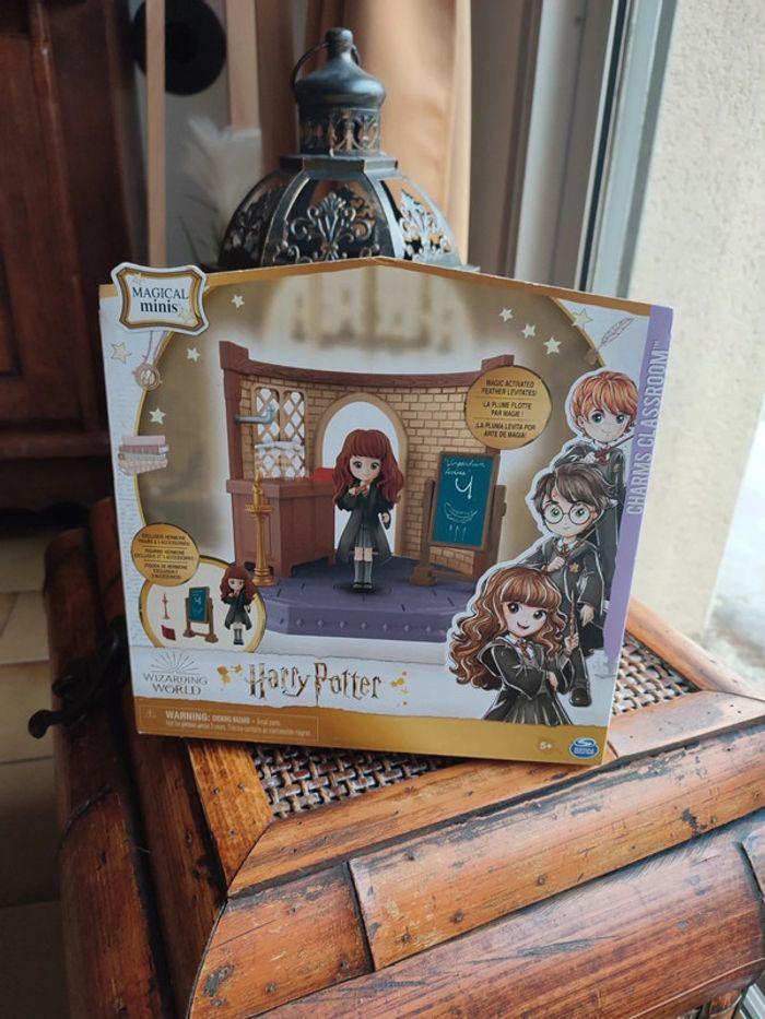 Harry Potter wizarding World charms classroom hermione - photo numéro 1