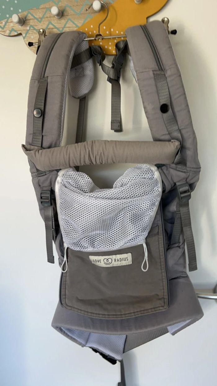 Porte bébé love Radius physio Carrier