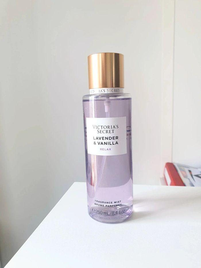 Victoria's secret lavender and vanilla body mist - photo numéro 1