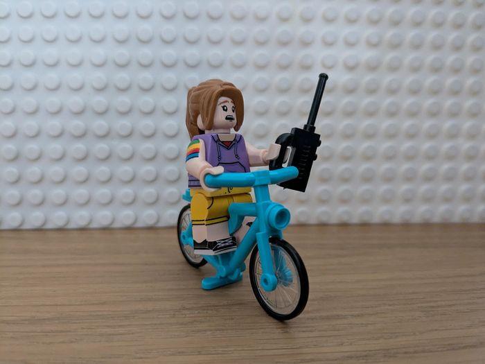 figurine Max dans Stranger things style lego