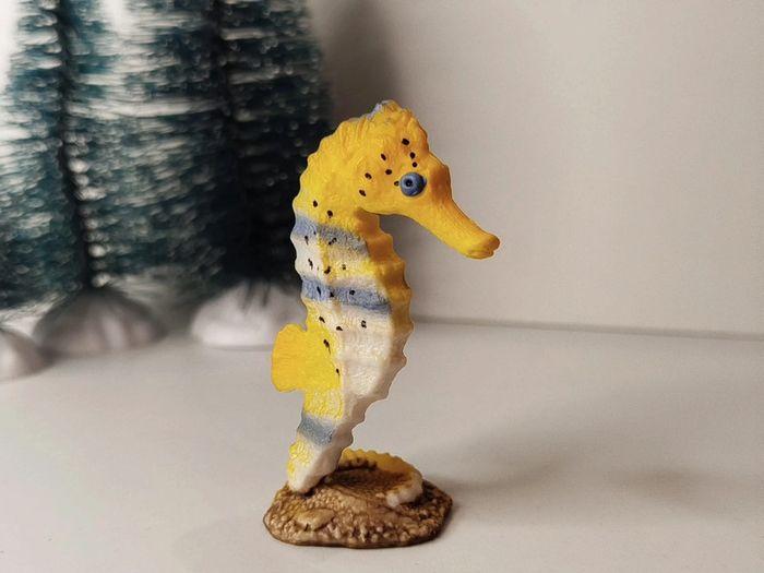 Figurine hippocampe jaune - photo numéro 2