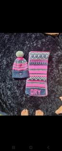 Ensemble superdry bonnet et echarpe