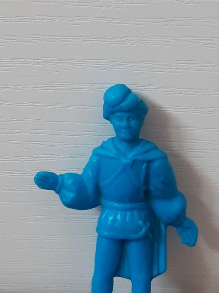 Figurine en plastique bleu La roche aux fées - photo numéro 2