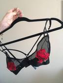 Soutien gorge noir et rouge